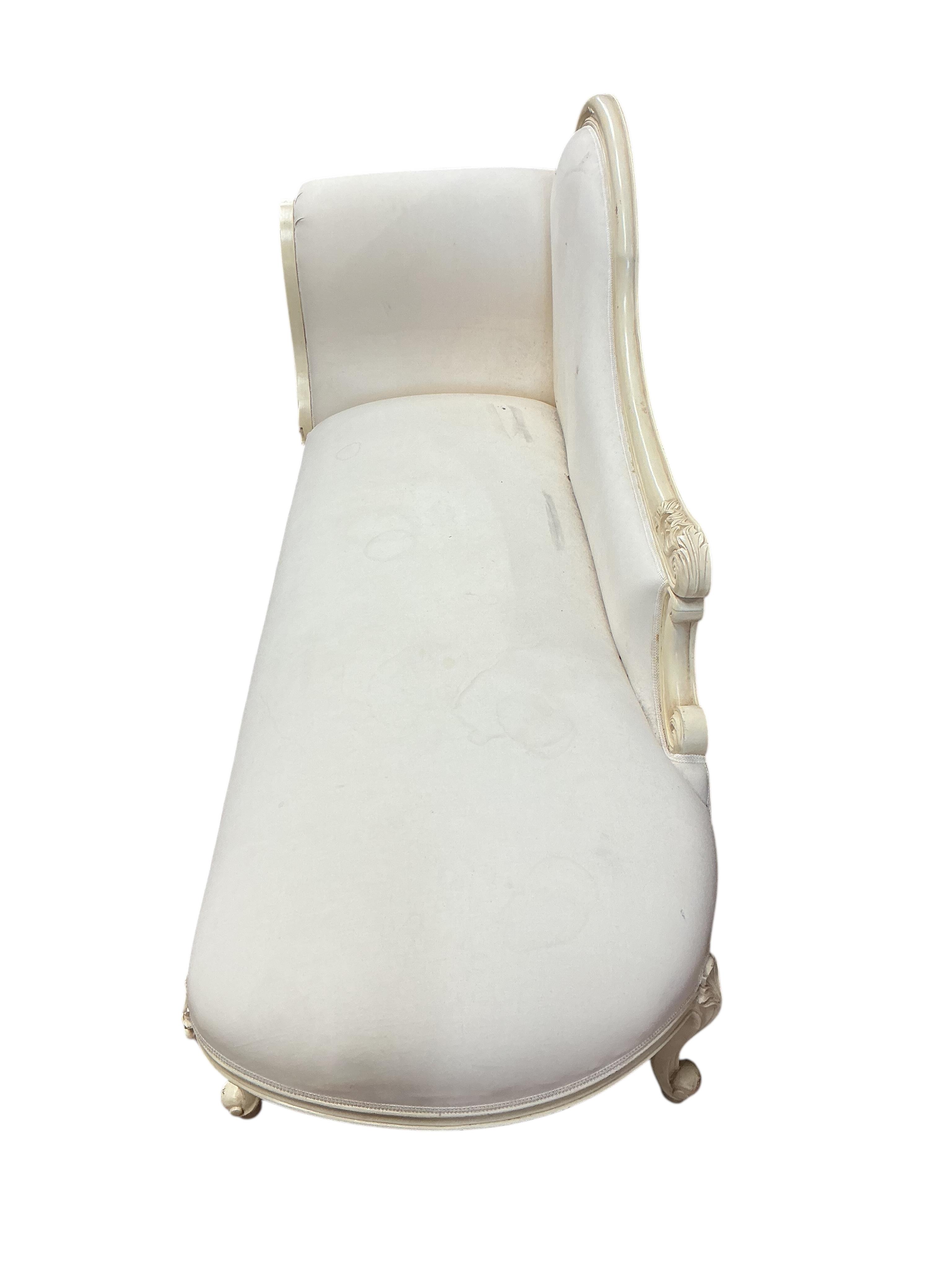 A modern cream painted chaise longue